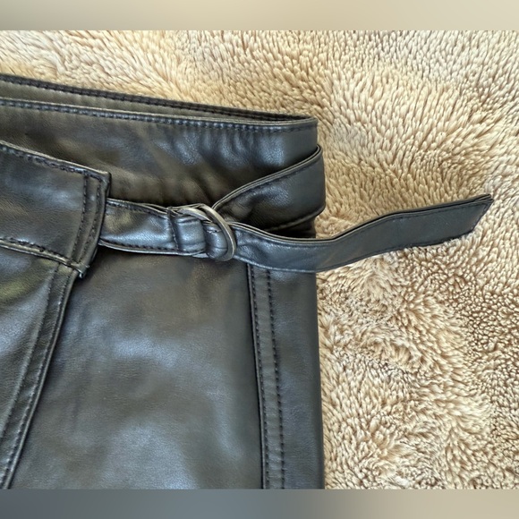 American Eagle Faux Leather High Rise Skort Sz 18 NWT Wrap Black - Picture 3 of 16